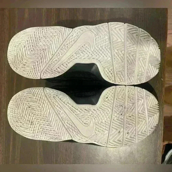 Nike Team Hustle D 8 Youth Size 4.5 Basketball shoes - Picture 11 of 11